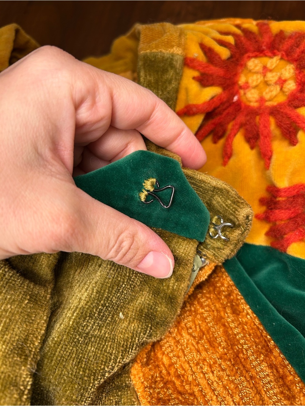 Vintage patchwork velvet quilt skirt sm/med - Picture 3 of 11
